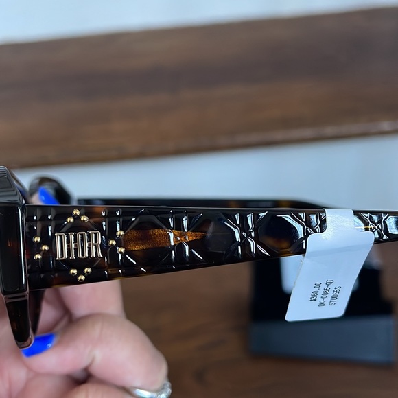 ❌SOLD ❌ Lady Dior Sunglasses - Picture 5 of 11